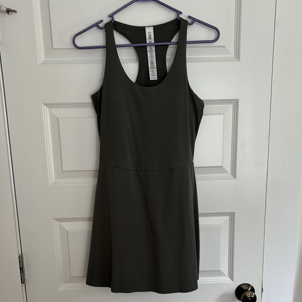 RHÔNE Course to Court Dress size Sm in in color olive shadow